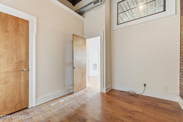415 E Market St 201, Louisville, KY 40202