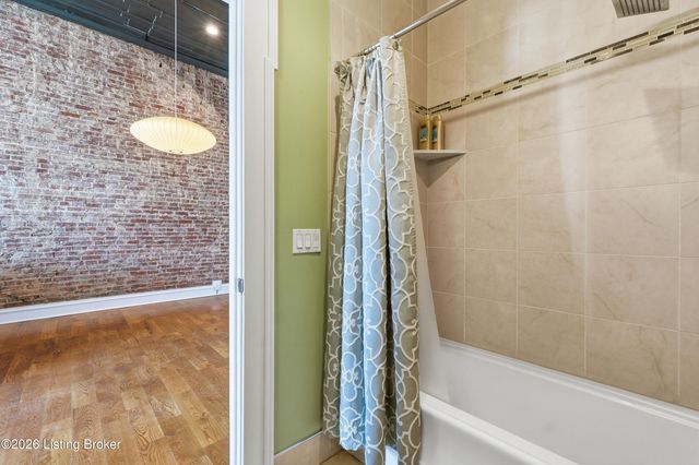 415 E Market St 201, Louisville, KY 40202