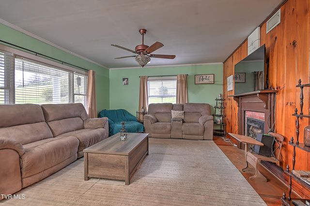 1421 Bishoptown Road, Duffield, VA 24244