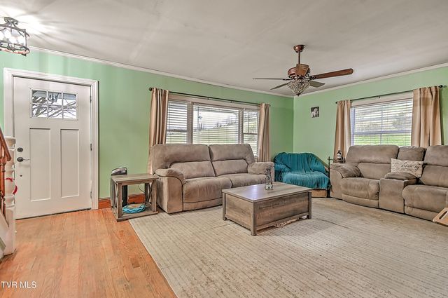 1421 Bishoptown Road, Duffield, VA 24244