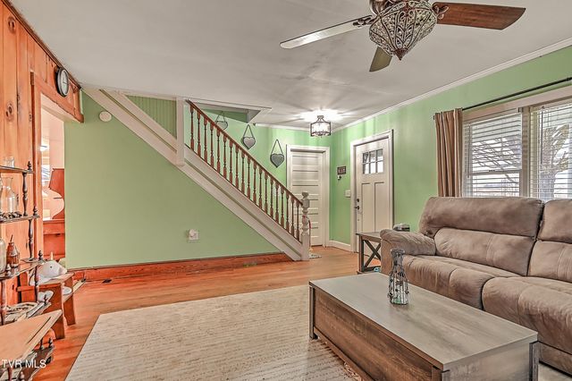 1421 Bishoptown Road, Duffield, VA 24244