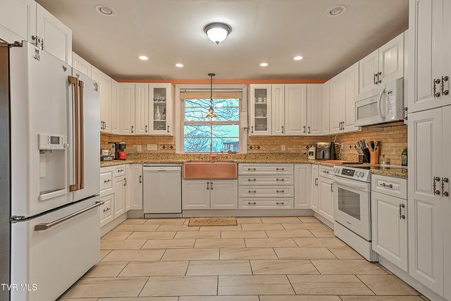 1421 Bishoptown Road, Duffield, VA 24244