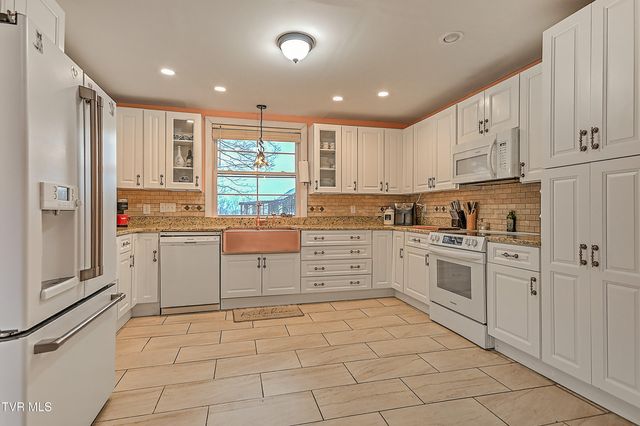 1421 Bishoptown Road, Duffield, VA 24244