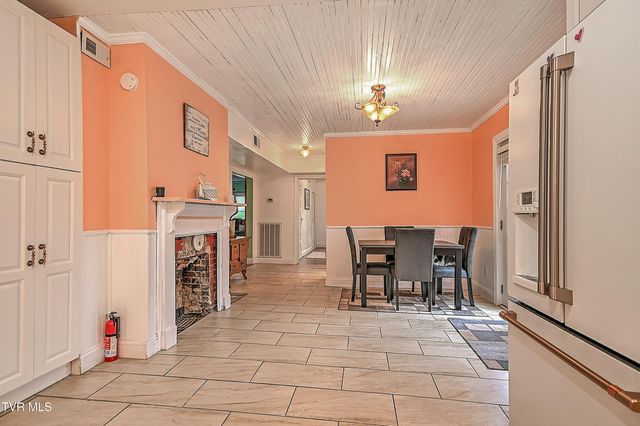 1421 Bishoptown Road, Duffield, VA 24244