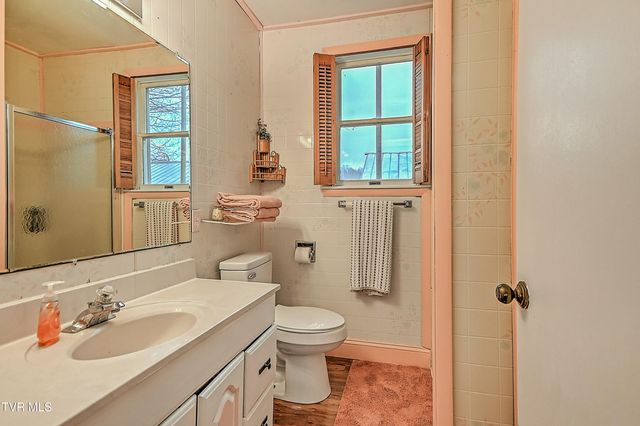 1421 Bishoptown Road, Duffield, VA 24244