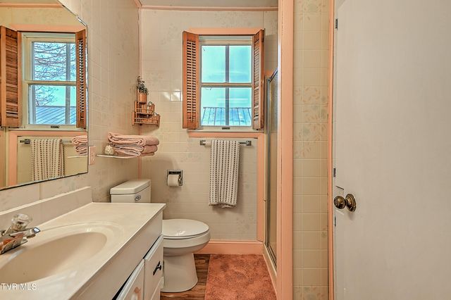 1421 Bishoptown Road, Duffield, VA 24244