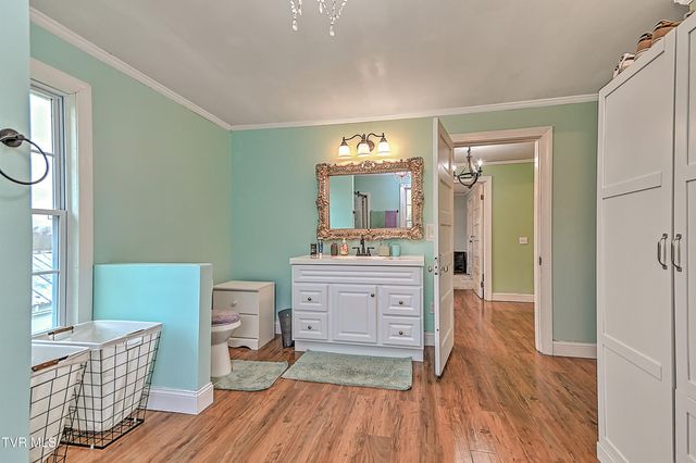 1421 Bishoptown Road, Duffield, VA 24244