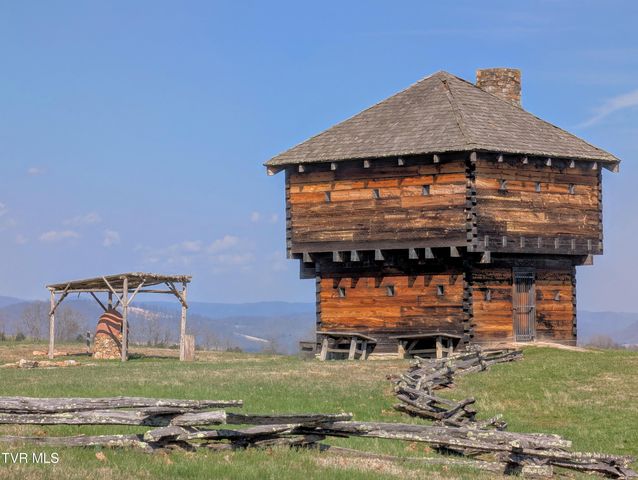 1421 Bishoptown Road, Duffield, VA 24244