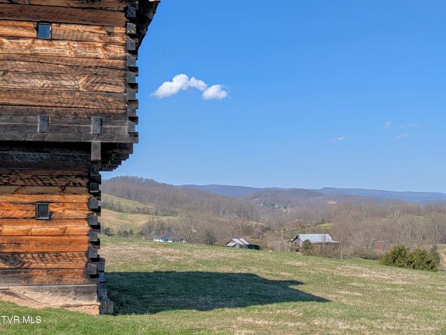 1421 Bishoptown Road, Duffield, VA 24244