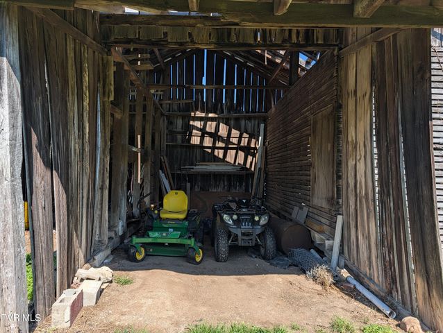 1421 Bishoptown Road, Duffield, VA 24244