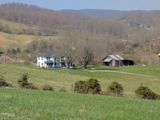 1421 Bishoptown Road, Duffield, VA 24244