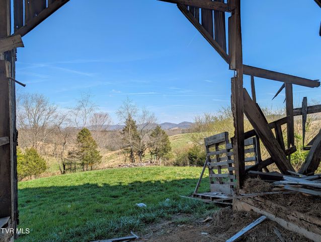 1421 Bishoptown Road, Duffield, VA 24244