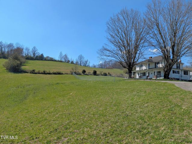1421 Bishoptown Road, Duffield, VA 24244