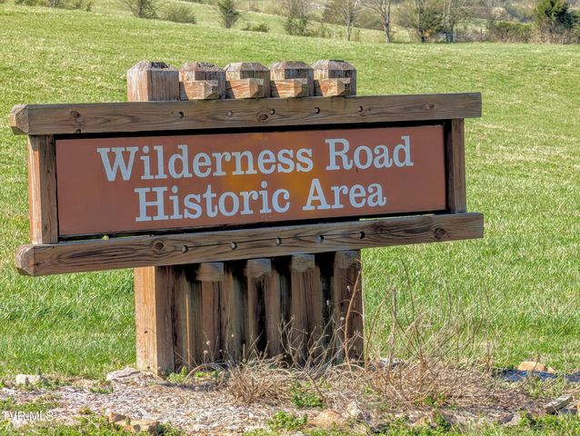 1421 Bishoptown Road, Duffield, VA 24244