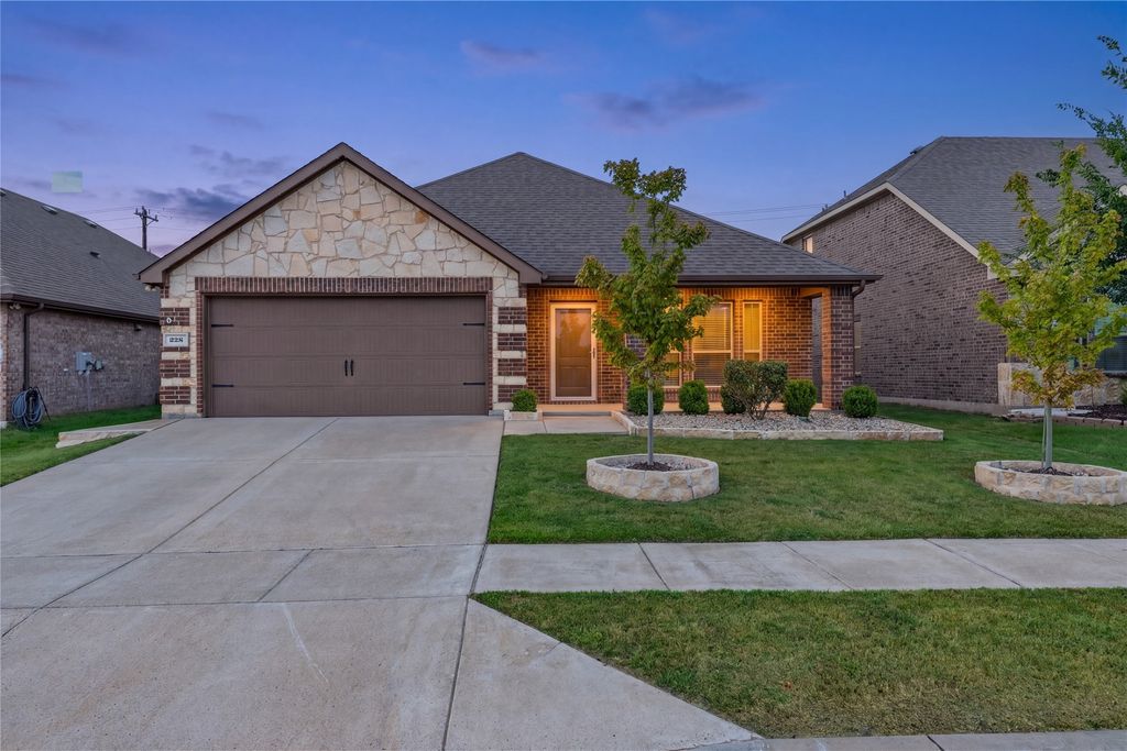 228 Sunny Corner Road, Royse City, TX 75189