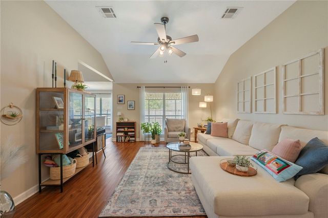 1009 Fallbrook Loop, College Station, TX 77845