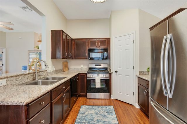 1009 Fallbrook Loop, College Station, TX 77845