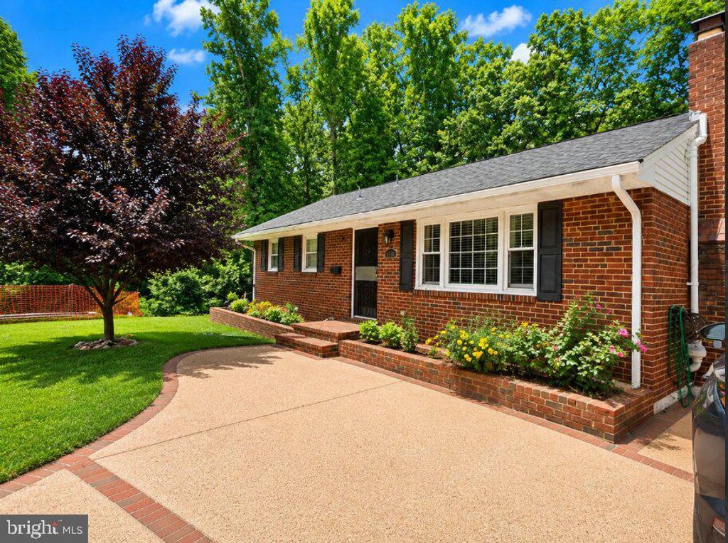 6808 DARBY LN, Springfield, VA 22150