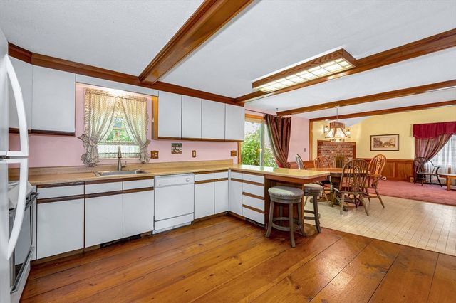 48 Cannington St, Lowell, MA 01854