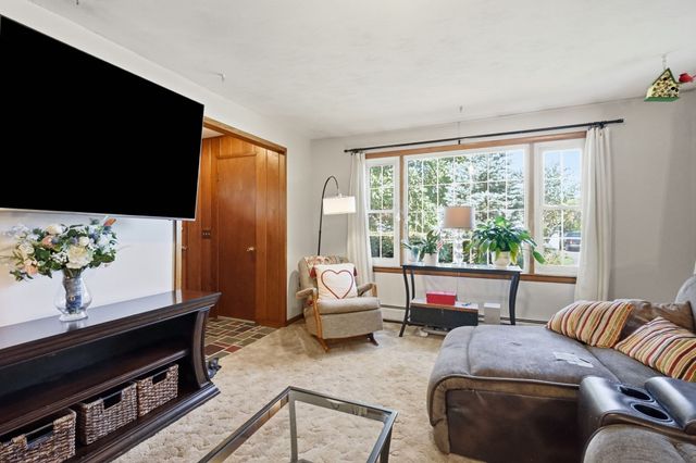 25 Gertrude St, Springfield, MA 01118