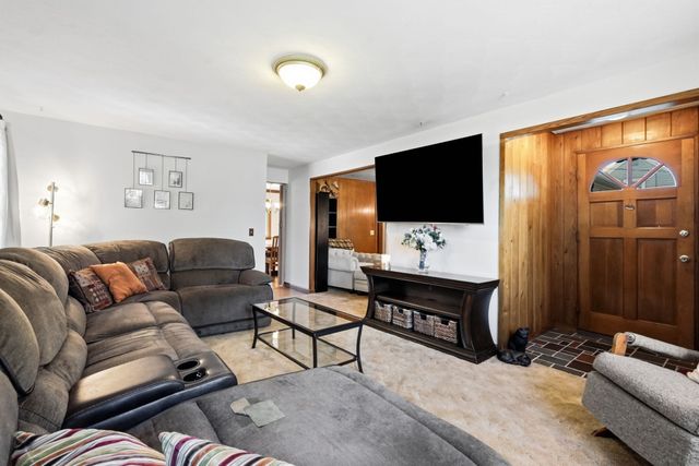 25 Gertrude St, Springfield, MA 01118
