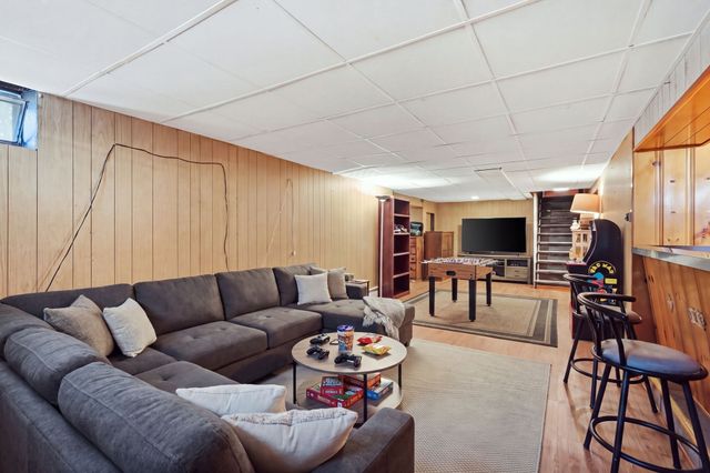 25 Gertrude St, Springfield, MA 01118