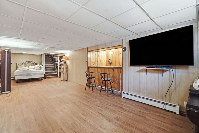 25 Gertrude St, Springfield, MA 01118