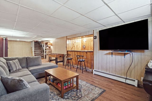 25 Gertrude St, Springfield, MA 01118