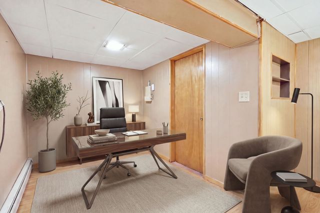 25 Gertrude St, Springfield, MA 01118