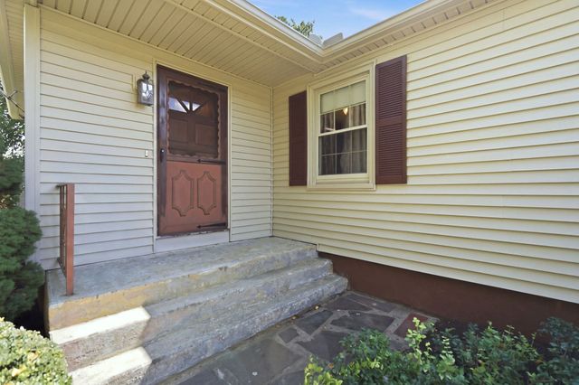 25 Gertrude St, Springfield, MA 01118