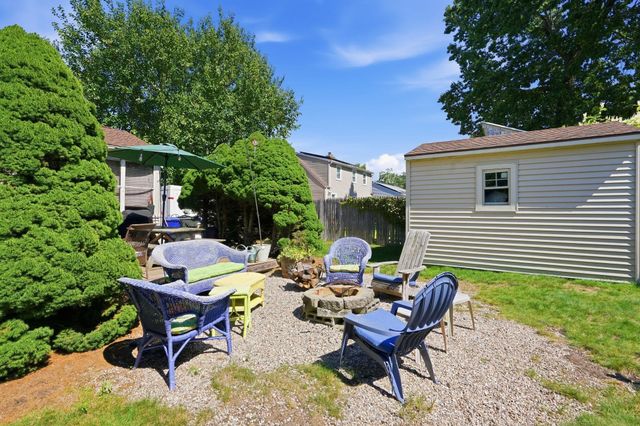 25 Gertrude St, Springfield, MA 01118