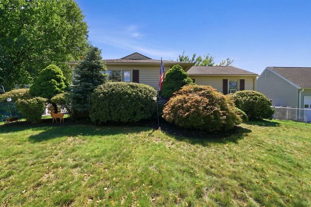25 Gertrude St, Springfield, MA 01118