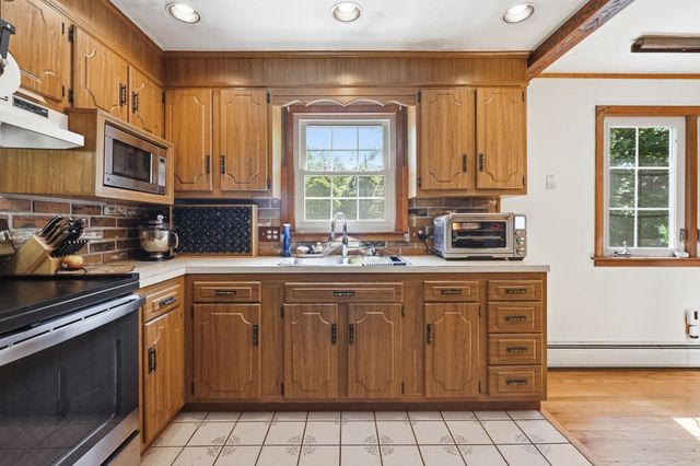 25 Gertrude St, Springfield, MA 01118