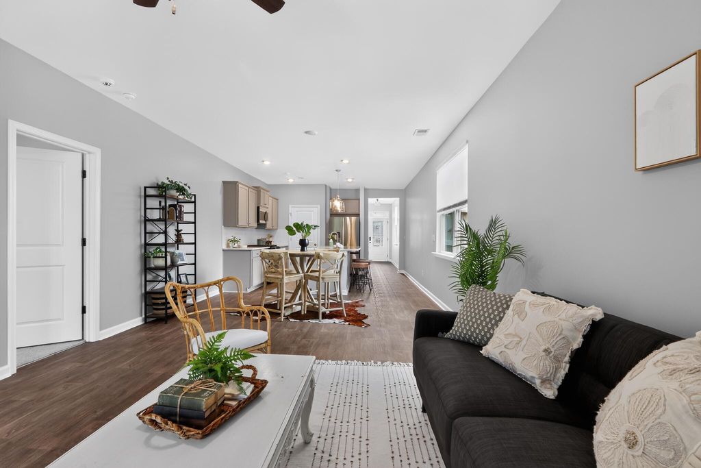 Image 11 of property listing at 227 N Light Way, Summerville, SC 29486