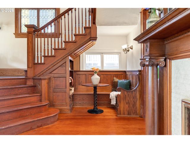 2425 Nw JOHNSON St, Portland, OR 97210