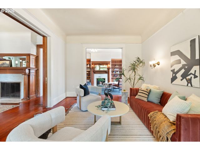 2425 Nw JOHNSON St, Portland, OR 97210