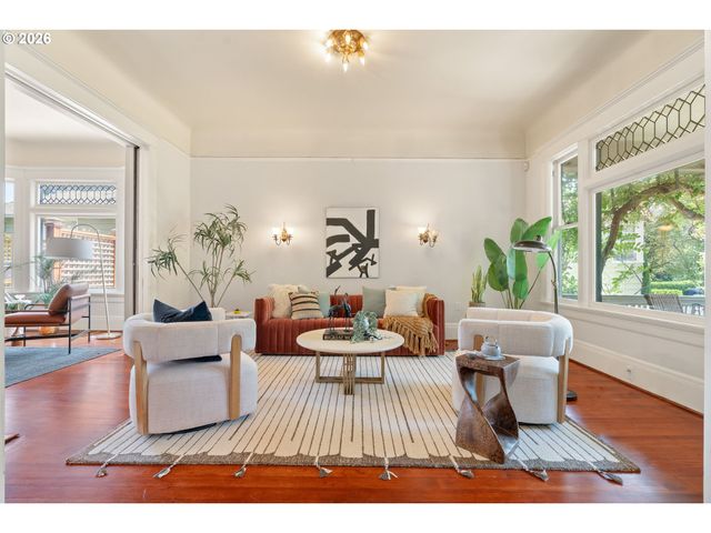 2425 Nw JOHNSON St, Portland, OR 97210