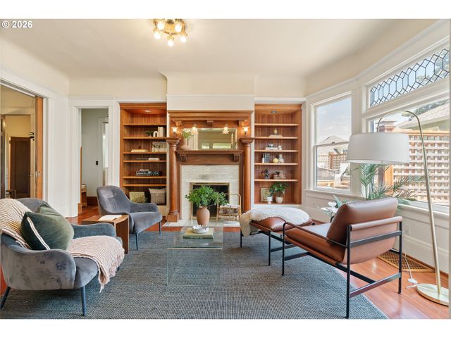 2425 Nw JOHNSON St, Portland, OR 97210