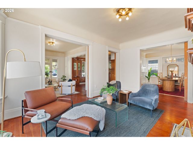 2425 Nw JOHNSON St, Portland, OR 97210