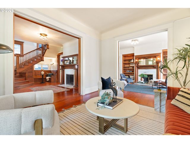 2425 Nw JOHNSON St, Portland, OR 97210