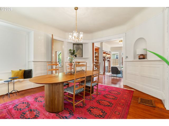 2425 Nw JOHNSON St, Portland, OR 97210