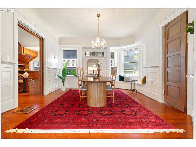 2425 Nw JOHNSON St, Portland, OR 97210