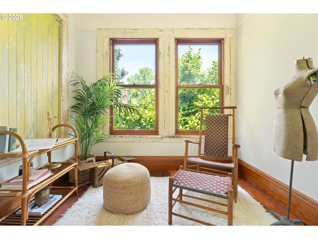 2425 Nw JOHNSON St, Portland, OR 97210