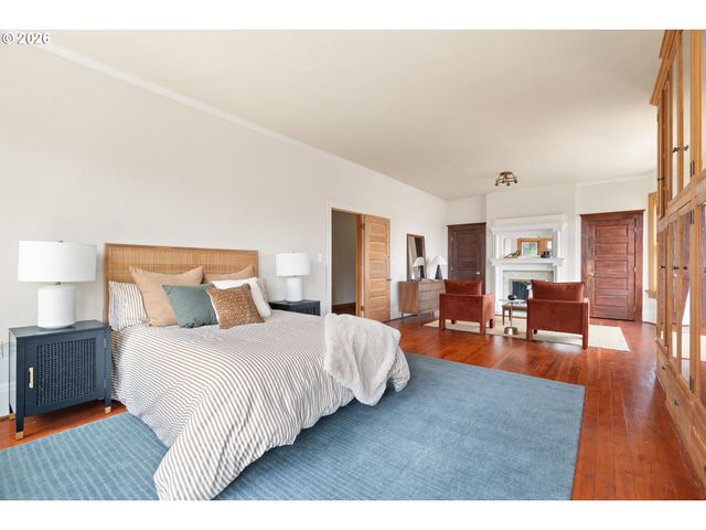 2425 Nw JOHNSON St, Portland, OR 97210