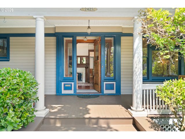 2425 Nw JOHNSON St, Portland, OR 97210
