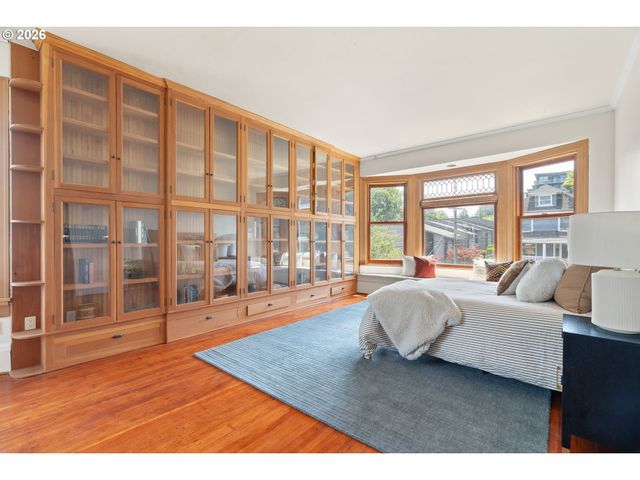 2425 Nw JOHNSON St, Portland, OR 97210