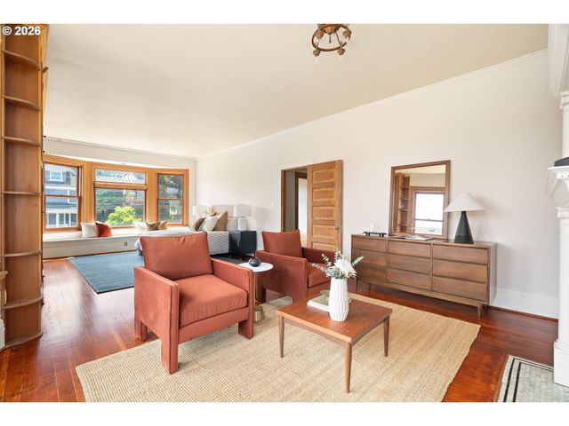 2425 Nw JOHNSON St, Portland, OR 97210
