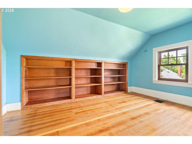2425 Nw JOHNSON St, Portland, OR 97210