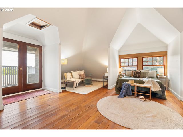 2425 Nw JOHNSON St, Portland, OR 97210