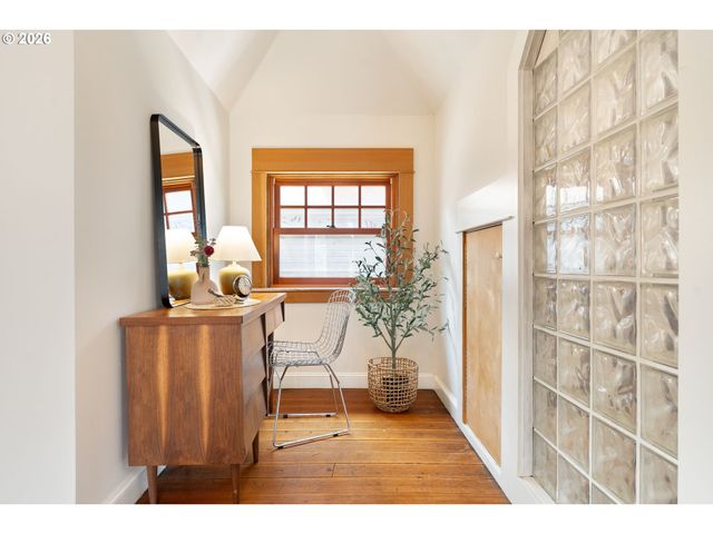 2425 Nw JOHNSON St, Portland, OR 97210